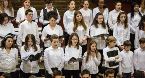 <em>Note sul podio</em><br> Pasquinelli Young Orchestra – Coro SONG