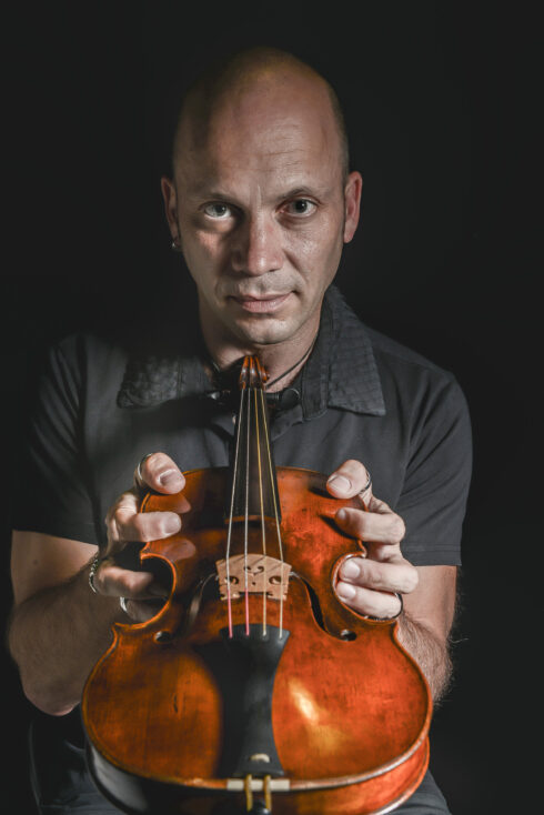 Direttore e violino: Stefano Montanari