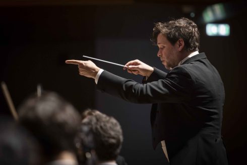 <em>In anteprima</em> – Direttore: Ryan McAdams, pianoforte: Mikhail Pletnëv